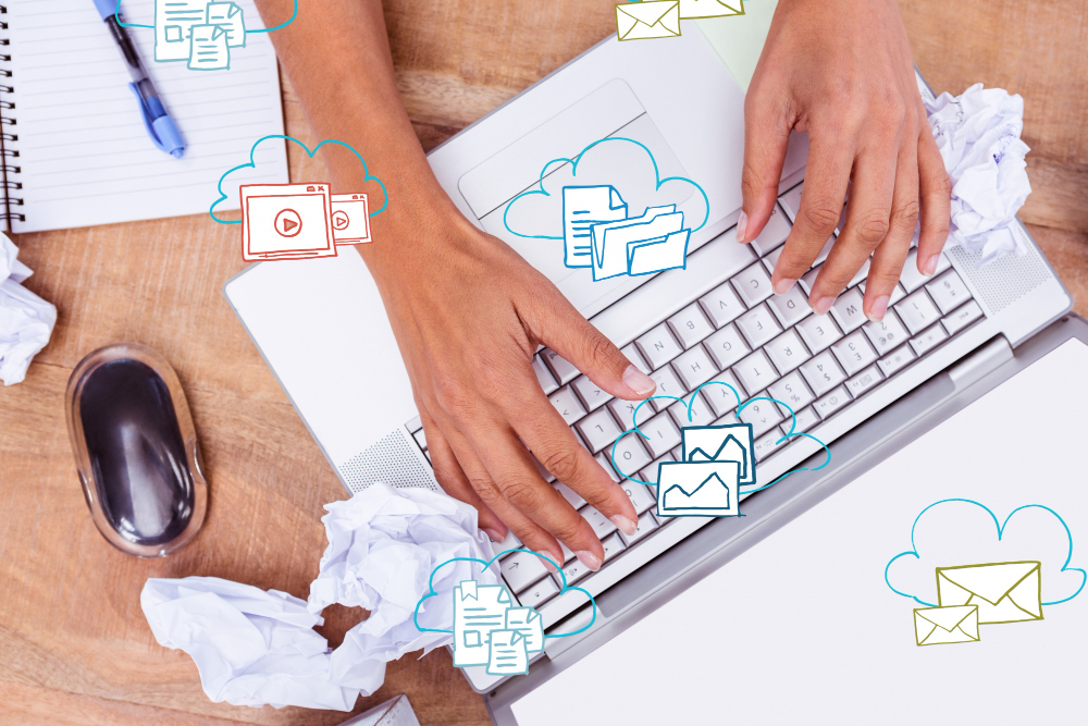 Choosing the marketing format at a laptop