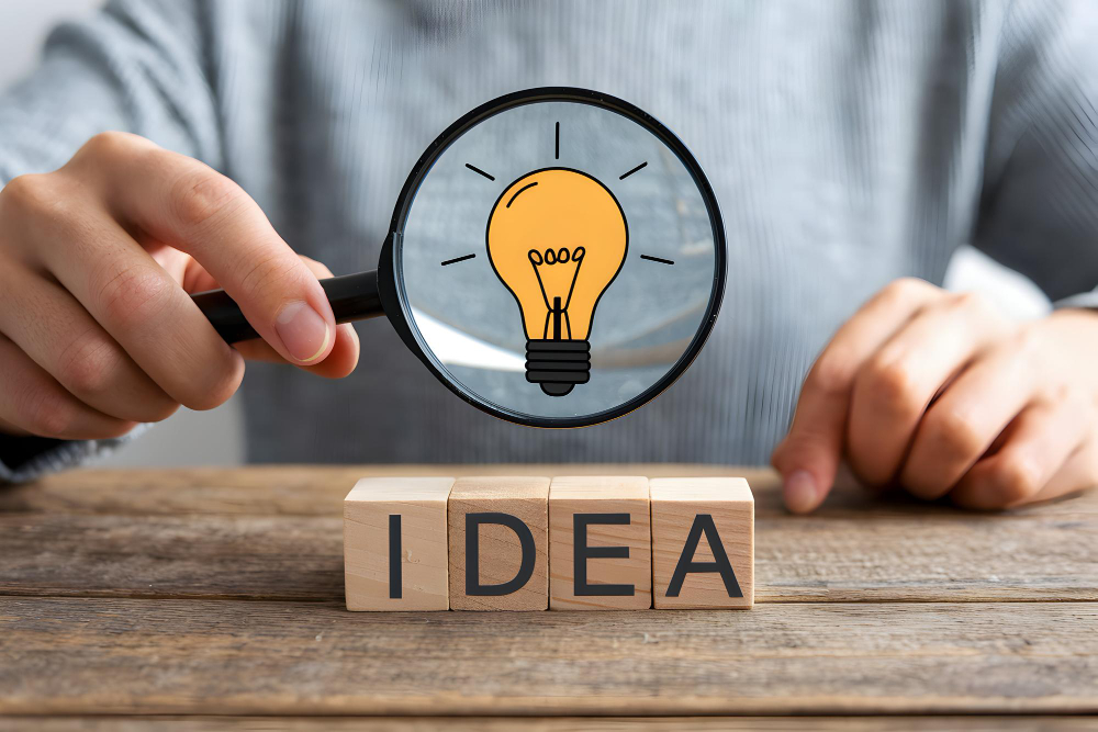 Magnifying glass highlighting ideas